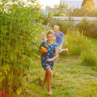Große Abenteuer: Wie man einen anregenden Garten für Kinder anlegt